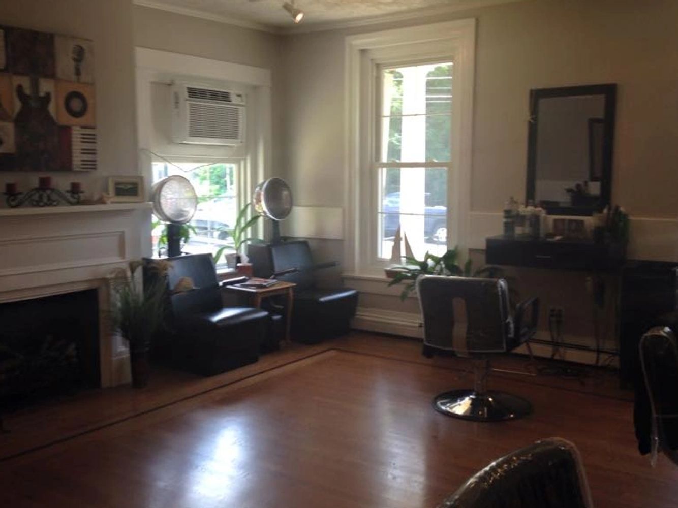 Headliners Salon and Holistic Healing Center